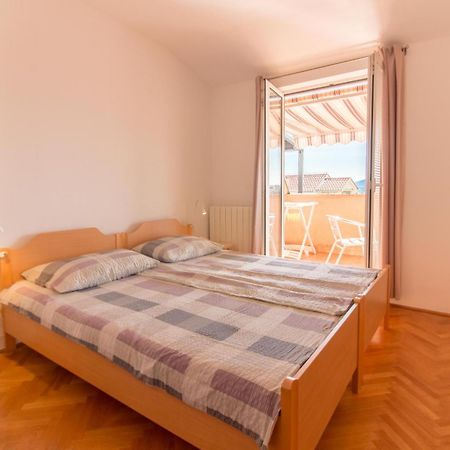 Malinska - Apartment Glavas Екстериор снимка